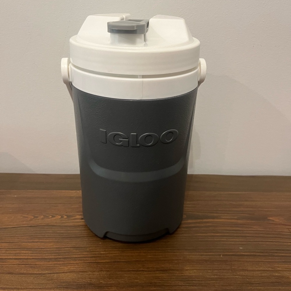 Igloo 1/2 Gallon Water Cooler Jug Grey